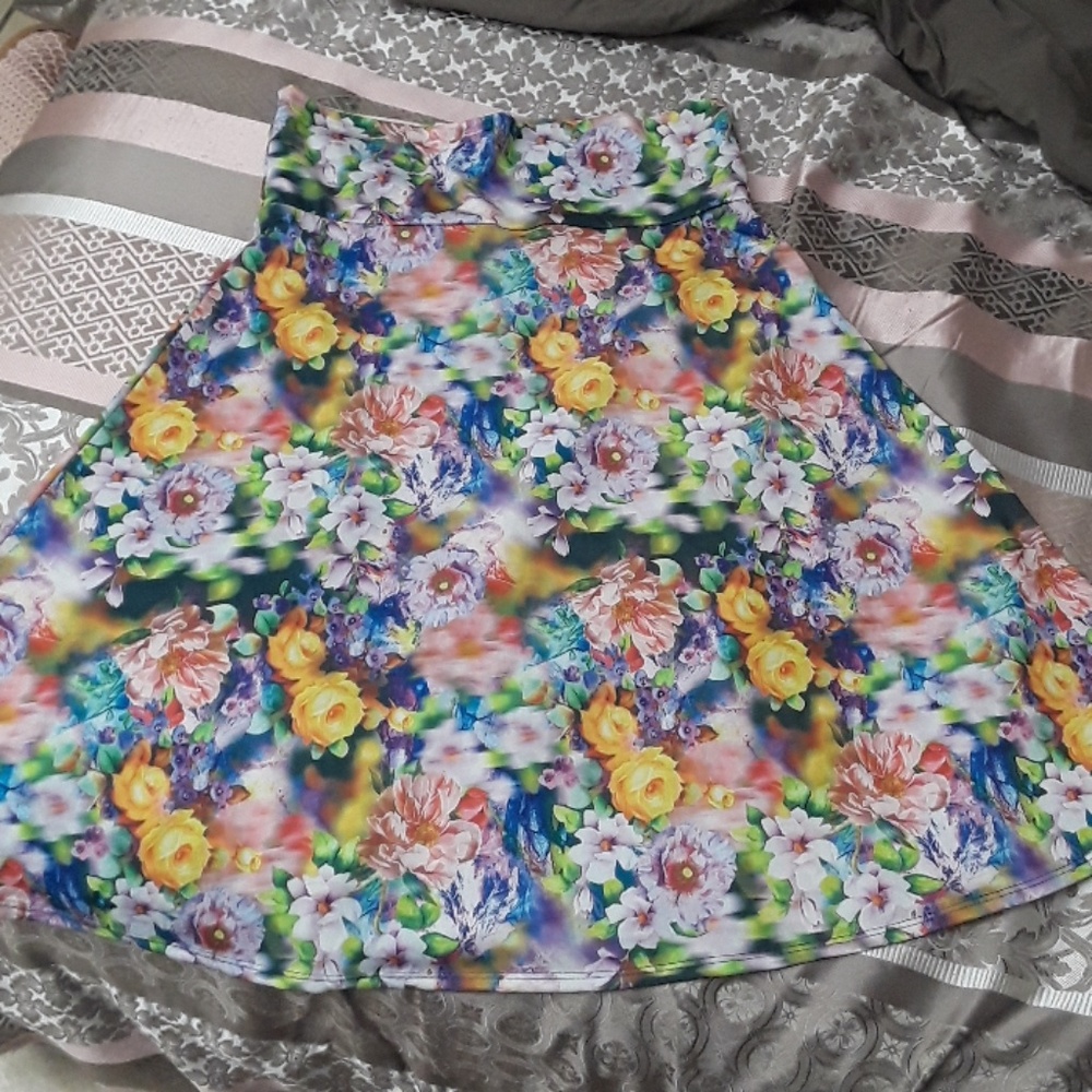 Lularoe flowery skirt